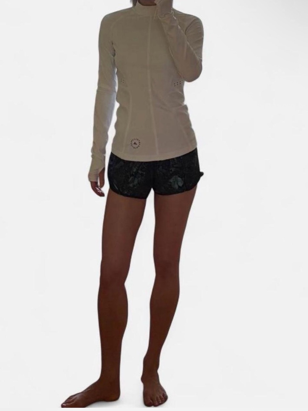 Lululemon Hottie Hot shorts 2.5’ in floral Foil Black